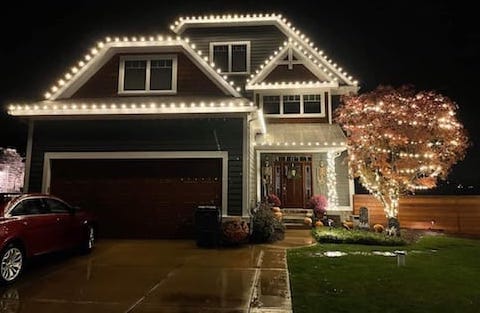 Broken Arrow Christmas Light Installation | Kiss my grass